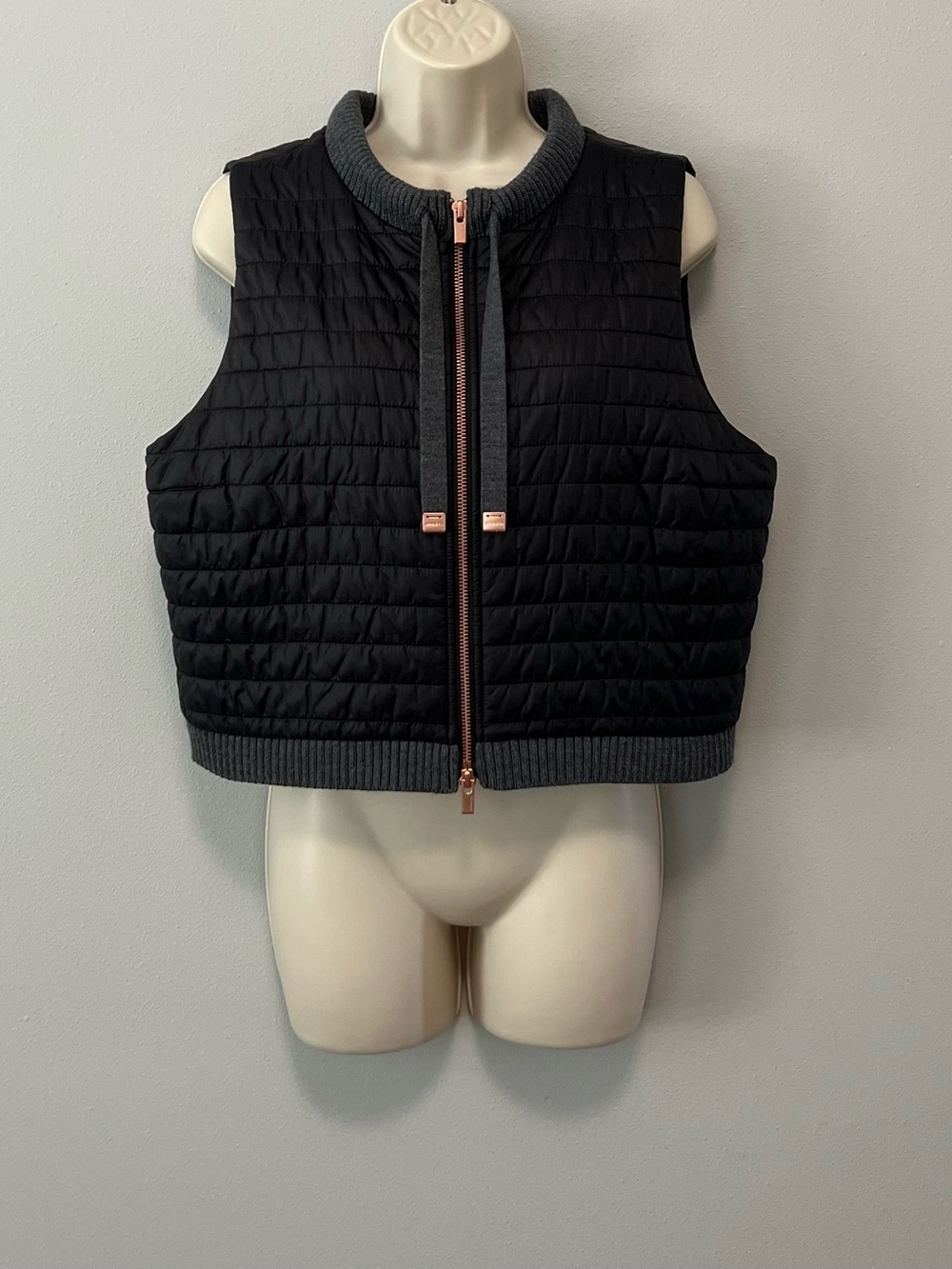 Athleta Black Quilted Cropped Puffer Vest Size M